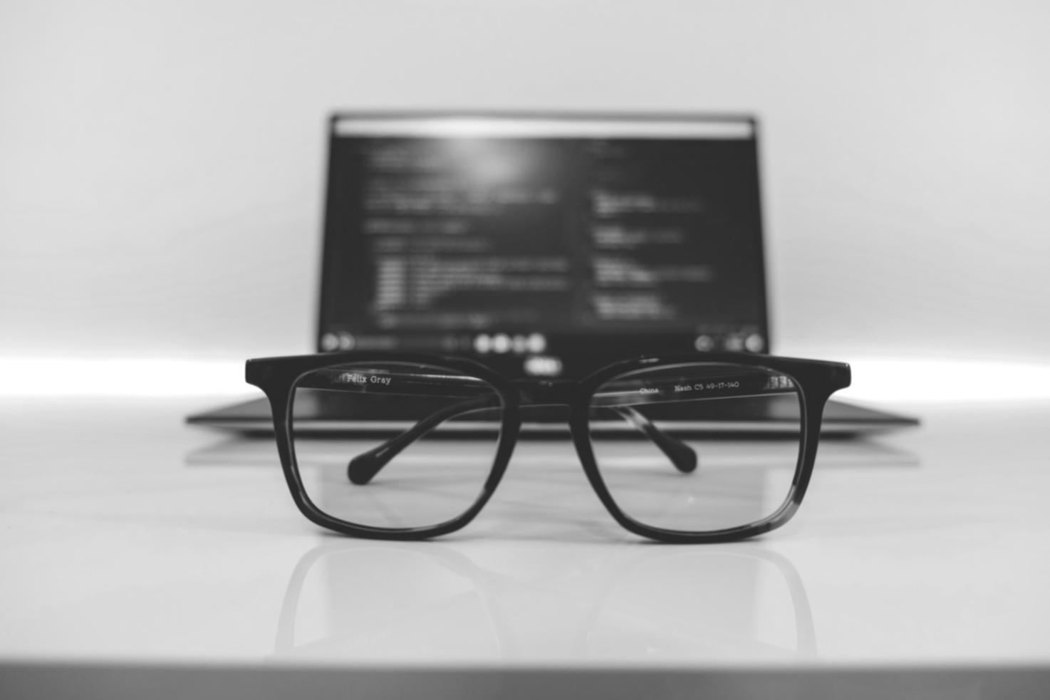 Step-by-step explanation of encryption fundamentals in a seminar
